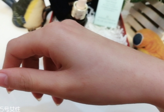 雅詩(shī)蘭黛適合痘痘肌嗎？