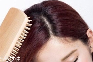 怎么讓頭發(fā)蓬松？換個(gè)方向分發(fā)線(xiàn)