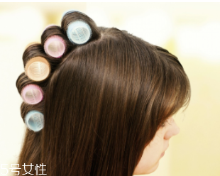 怎么讓頭發(fā)蓬松？換個(gè)方向分發(fā)線(xiàn)