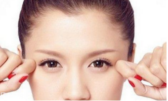 眼睛小怎么變大？畫一個臥蠶立即變大