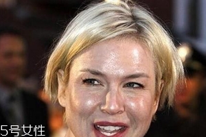 底妝脫妝怎么辦？及時(shí)補(bǔ)水拯救脫妝尷尬