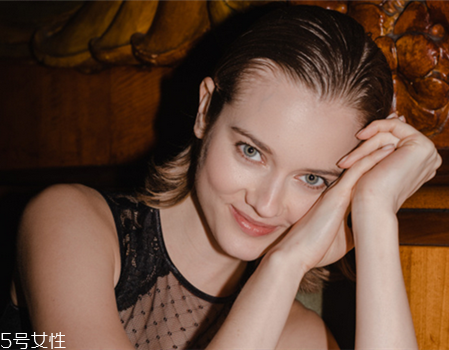 填充法令紋后笑會(huì)僵嗎？一定要選擇有資質(zhì)的醫(yī)院