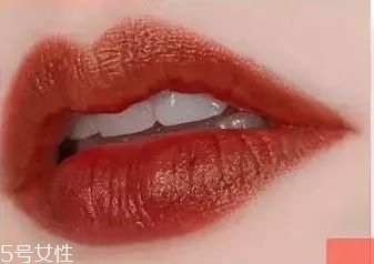 素顏適合什么顏色口紅？增添氣色又顯白