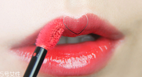什么牌子的唇釉好用？顯色又不易脫妝