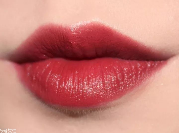素顏適合什么顏色口紅？增添氣色又顯白