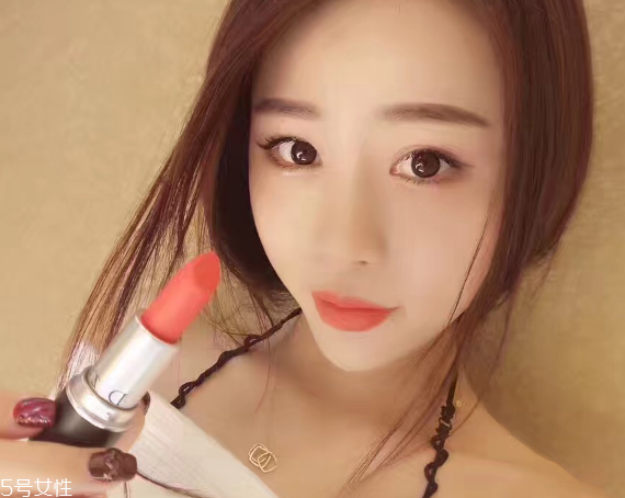 素顏適合什么顏色口紅？增添氣色又顯白