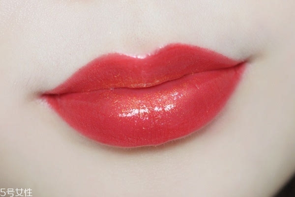 金色口紅怎么搭配好看？這樣輕松駕馭