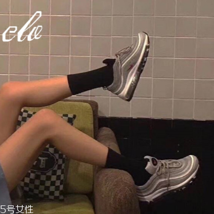 運(yùn)動(dòng)鞋可以用洗衣機(jī)洗嗎？盡量少用洗衣機(jī)洗運(yùn)動(dòng)鞋