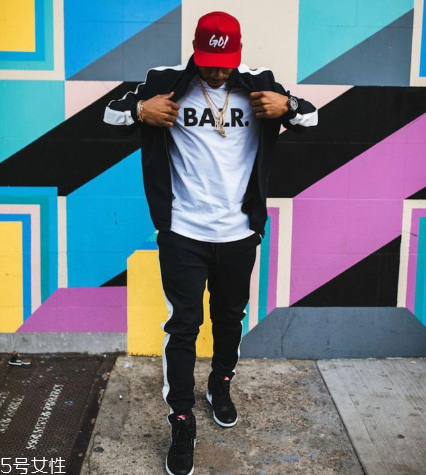 運(yùn)動(dòng)鞋可以干洗嗎？盡量自己擦洗