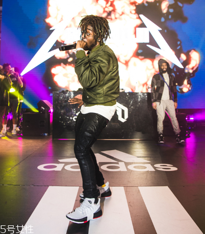 運(yùn)動(dòng)鞋可以干洗嗎？盡量自己擦洗