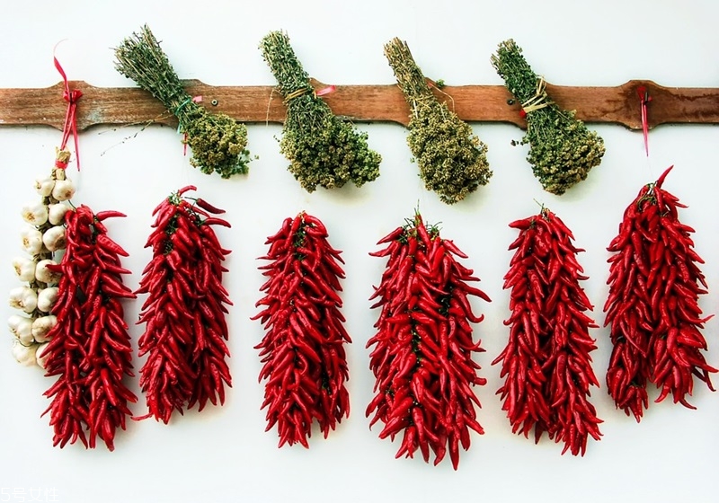 辣椒怎么保存時間長 青紅辣椒各不同 辣椒怎么保存時間長 青紅辣椒各不同