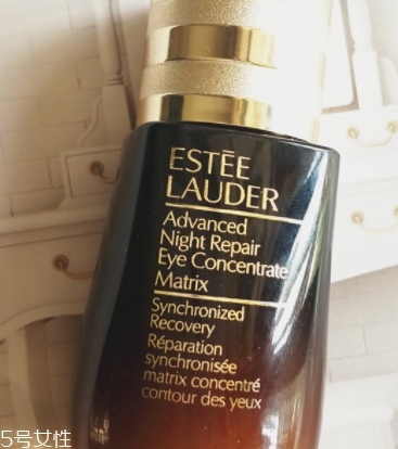 雅詩蘭黛精華液多少錢？年輕肌膚的秘密