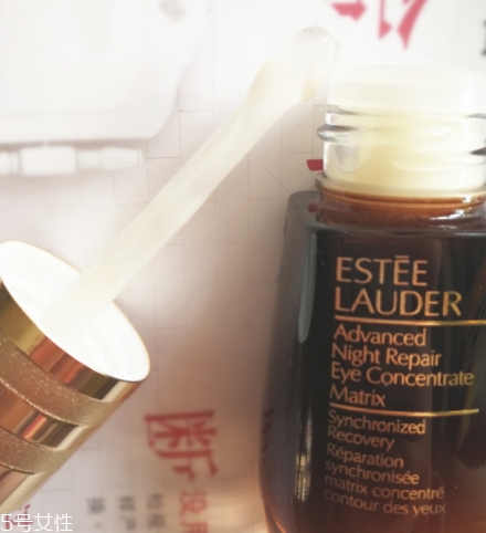 雅詩蘭黛精華液多少錢？年輕肌膚的秘密