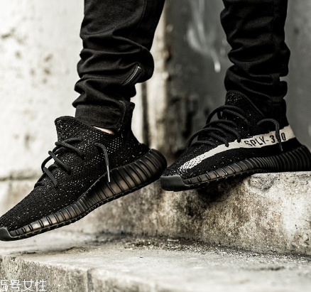 運動鞋可以配裙子嗎？打造時尚運動風