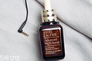 雅詩(shī)蘭黛精華液哪款好？使用區(qū)域和護(hù)膚重點(diǎn)不一樣