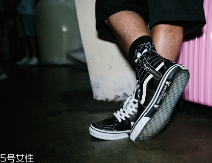運(yùn)動(dòng)鞋買大了一號(hào)怎么辦？四招教你解決問(wèn)題