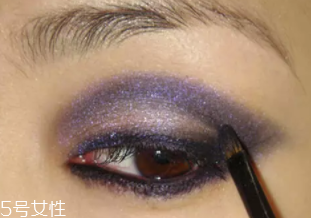 紫色眼影怎么畫好看？淡紫色超有女人味