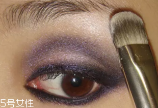 紫色眼影怎么畫好看？淡紫色超有女人味
