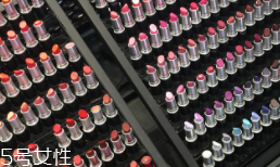 素顏涂什么顏色口紅？豆沙色絕對(duì)安全