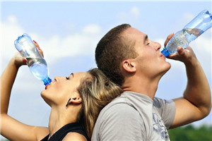 喝太多水對腎臟不好嗎 恐增加腎臟負擔(dān) 喝太多水對腎臟不好嗎 恐增加腎臟負擔(dān)