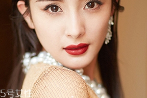 雅詩(shī)蘭黛口紅哪個(gè)系列好？?jī)A慕vs戀愛唇膏