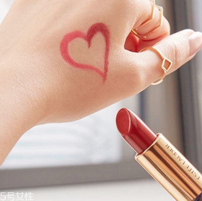 雅詩(shī)蘭黛口紅哪個(gè)系列好？?jī)A慕vs戀愛唇膏