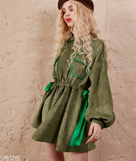 學(xué)院風(fēng)連衣裙怎么搭配？重新回到學(xué)生時(shí)代