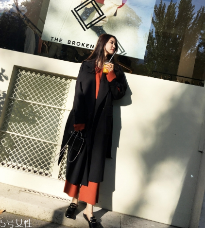 風(fēng)衣什么顏色好看？不同顏色不用風(fēng)采