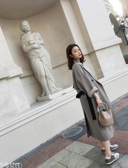 風(fēng)衣什么顏色好看？不同顏色不用風(fēng)采