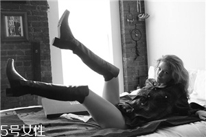 長靴怎么搭配顯高？輕松穿出大長腿