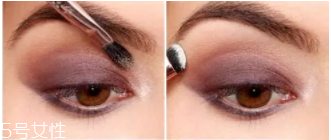 紫色眼影怎么畫好看？淡紫色超有女人味