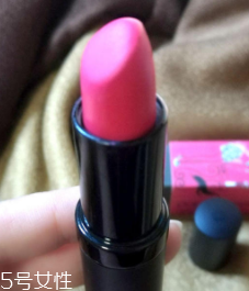 KM口紅持久嗎？持久度令人絕對滿意