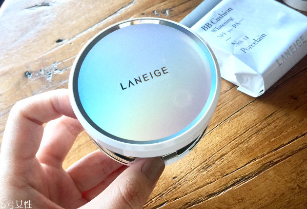 蘭芝小白光氣墊bb霜好用嗎？蘭芝雪潤修顏氣墊粉凝霜