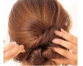 長臉適合什么樣的燙發(fā)？大波浪長發(fā)溫柔睿智