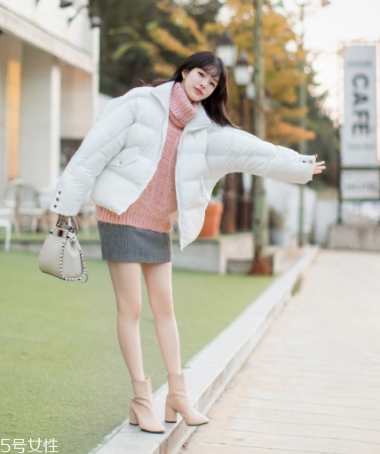 白色面包服配什么鞋？各種風(fēng)格隨意切換