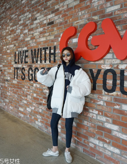 白色面包服配什么鞋？各種風(fēng)格隨意切換