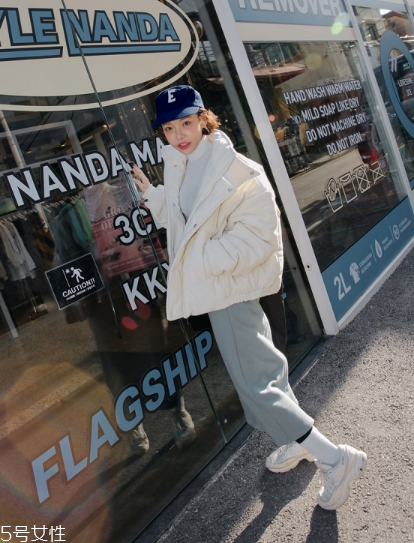 白色面包服配什么鞋？各種風(fēng)格隨意切換