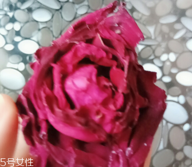 墨紅玫瑰可以天天喝嗎？玫瑰養(yǎng)顏也要適量