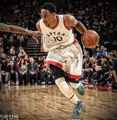 運動鞋鞋底變硬怎么辦？放太久或者已老化