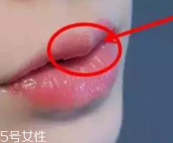 橢圓形嘴唇怎么涂口紅？勾勒唇線讓唇形完美