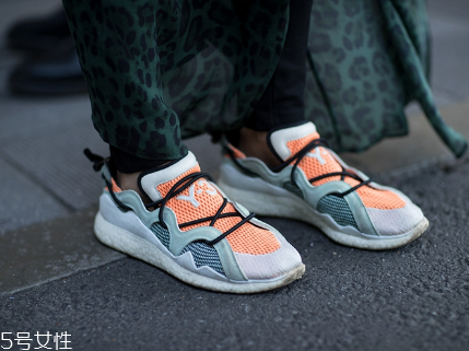 運(yùn)動鞋鞋底響怎么辦？可能是進(jìn)水了