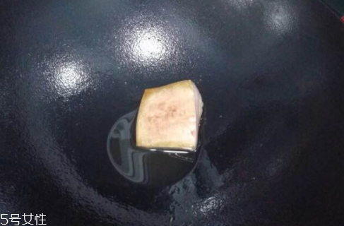 琺瑯鍋可以炒菜嗎？要選對琺瑯鍋