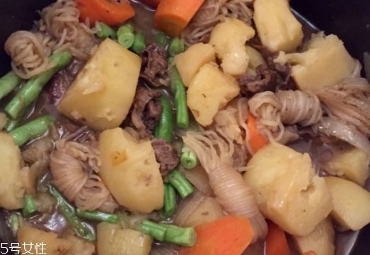 琺瑯鍋可以炒菜嗎？要選對琺瑯鍋