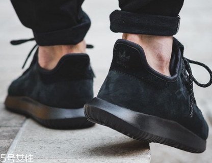 運(yùn)動(dòng)鞋鞋底硬好還是軟好？不同運(yùn)動(dòng)種類(lèi)需求不同