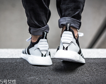 運動鞋有油污怎么清洗？要及時刷洗