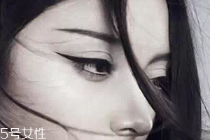 眼線畫歪了怎么辦？干脆暈成煙熏妝