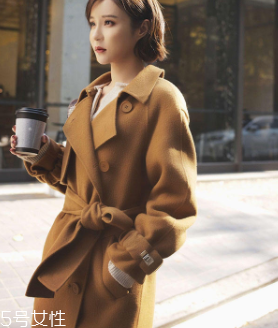 白領(lǐng)女性赴約穿什么好？長款氣質(zhì)大衣有格調(diào)和氣質(zhì)