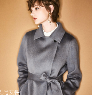 白領(lǐng)女性赴約穿什么好？長款氣質(zhì)大衣有格調(diào)和氣質(zhì)