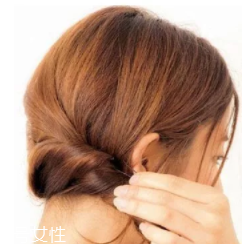 長臉適合什么樣的燙發(fā)？大波浪長發(fā)溫柔睿智