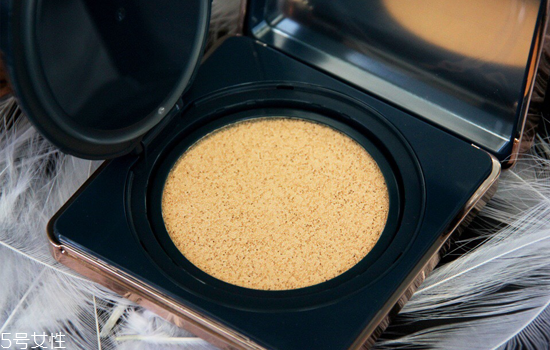 pony光彩氣墊粉底怎么樣？氣墊BB按壓更服帖